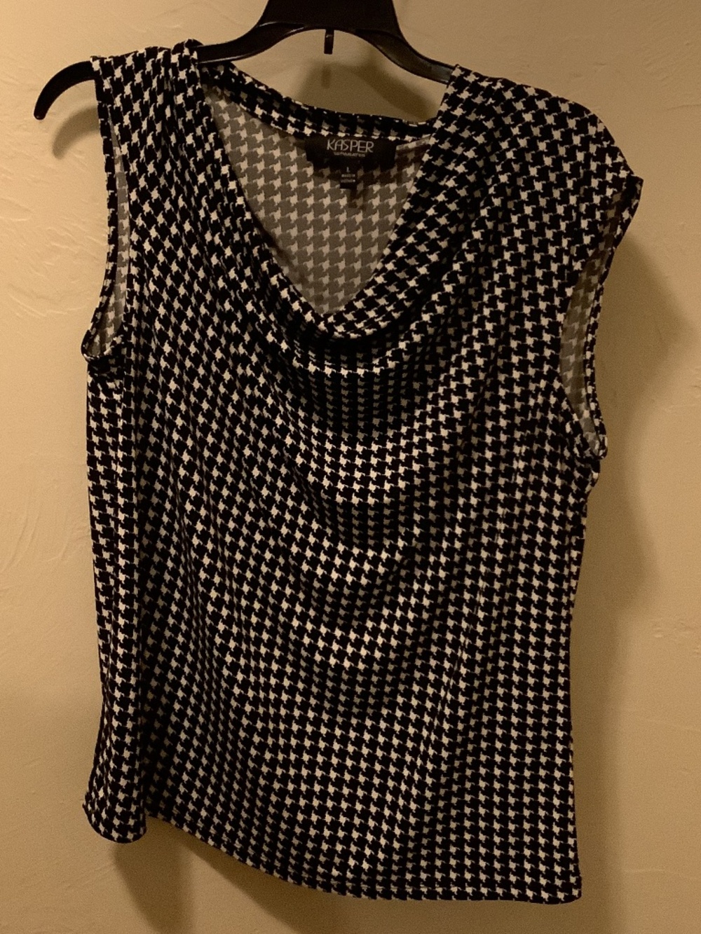 Kasper women’s top size large